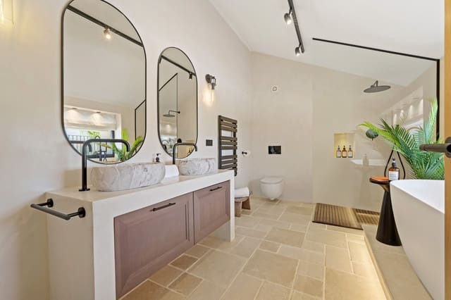 6 sypialnia Willa na sprzedaż w Las Brisas, Marbella z basenem garażem - 11 950 000 € (Ref: 9385214)