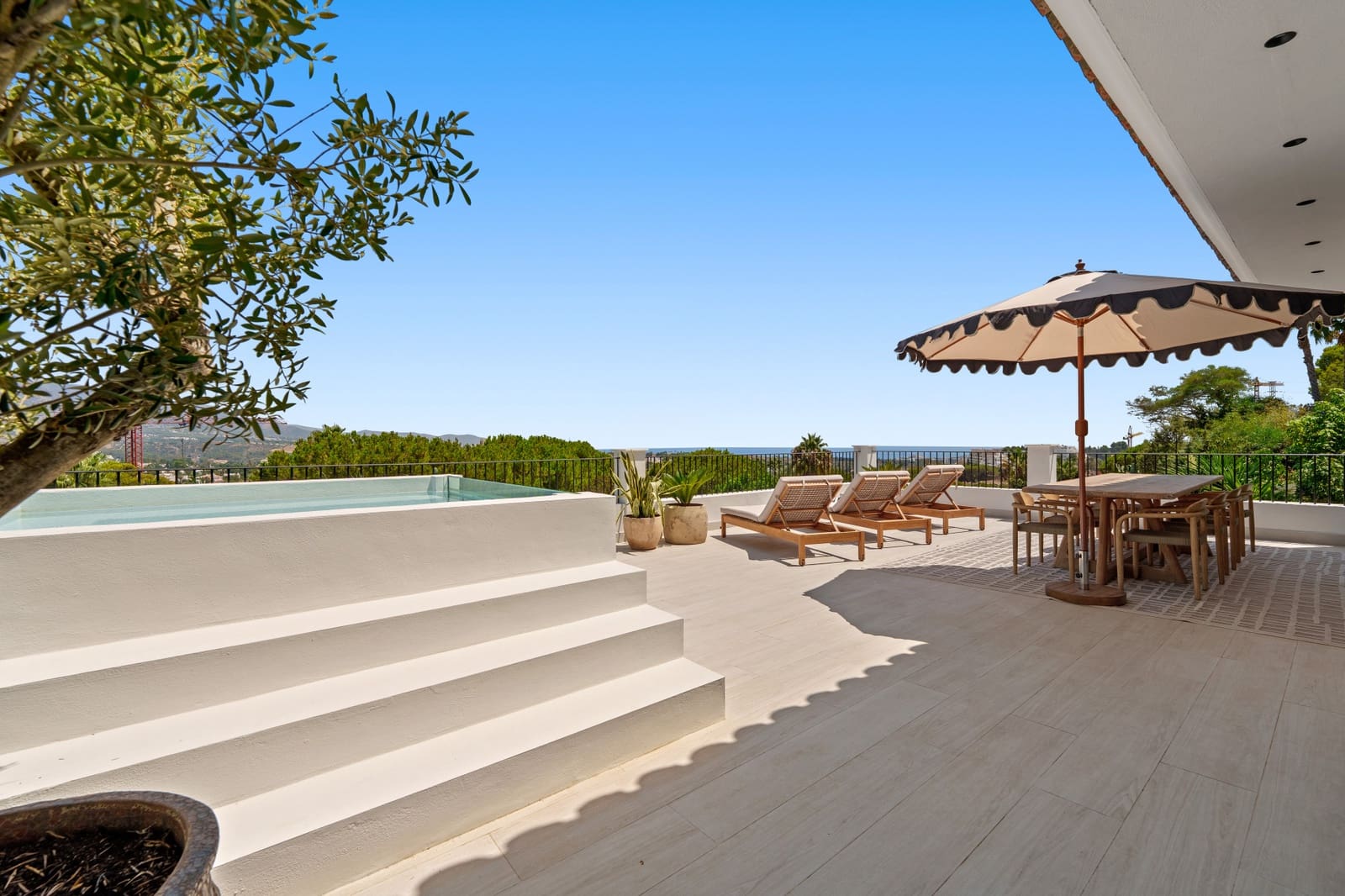 6 chambre Villa/Maison à vendre à Nueva Andalucia avec piscine garage - 11 950 000 € (Ref: 9385214)