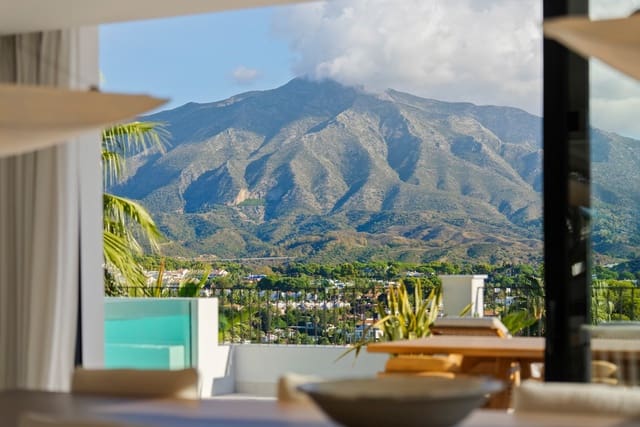 6 slaapkamer Villa te koop in Las Brisas, Marbella met zwembad garage - € 11.950.000 (Ref: 9385214)