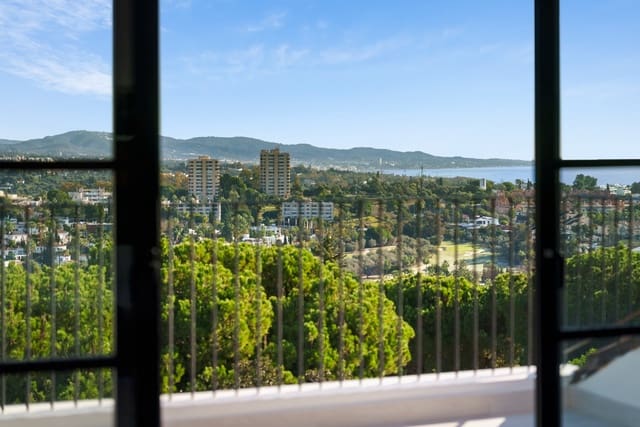 6 slaapkamer Villa te koop in Las Brisas, Marbella met zwembad garage - € 11.950.000 (Ref: 9385214)