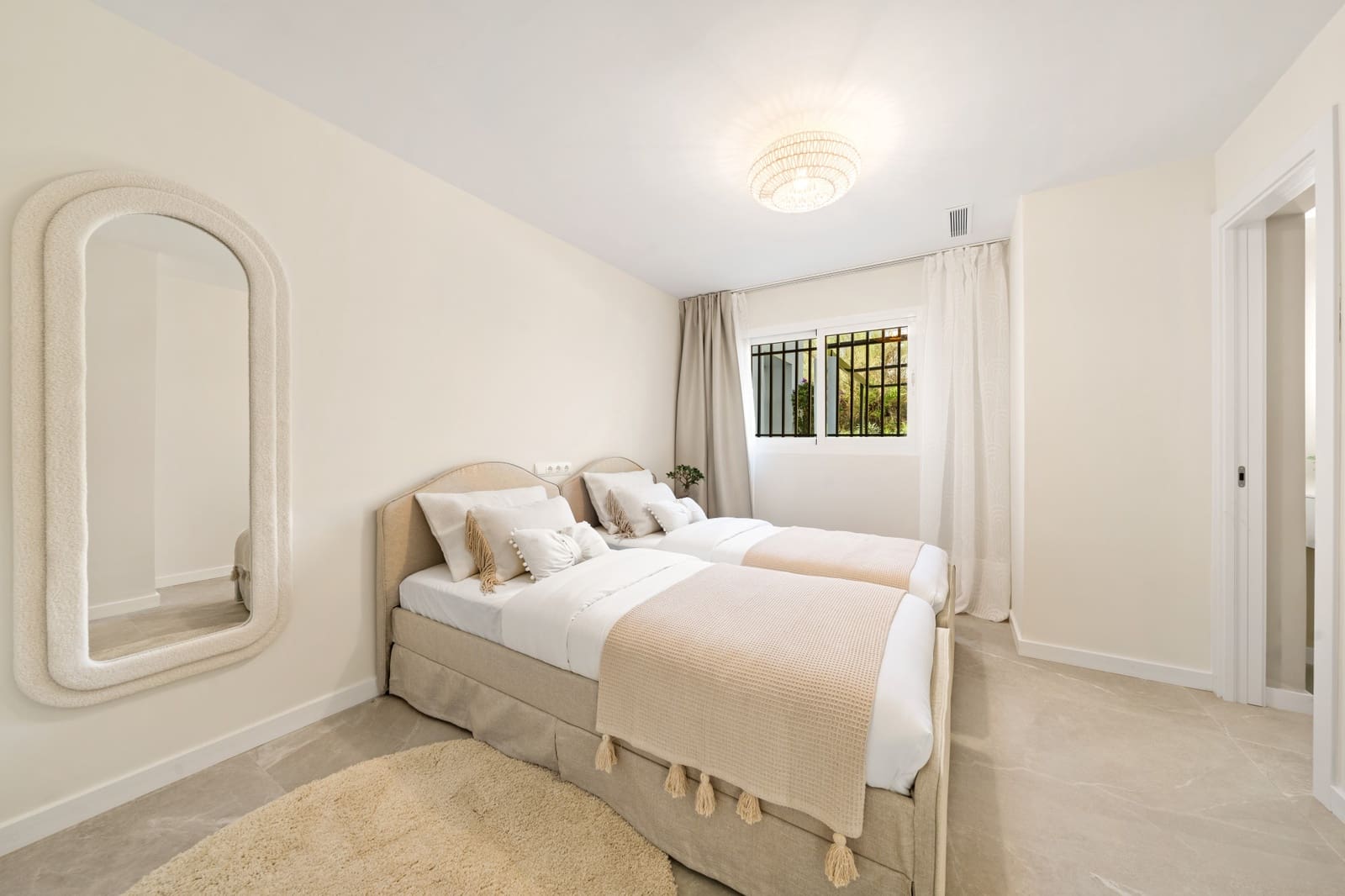 3 slaapkamer Appartement te koop in La Quinta met zwembad garage - € 899.000 (Ref: 9413764)