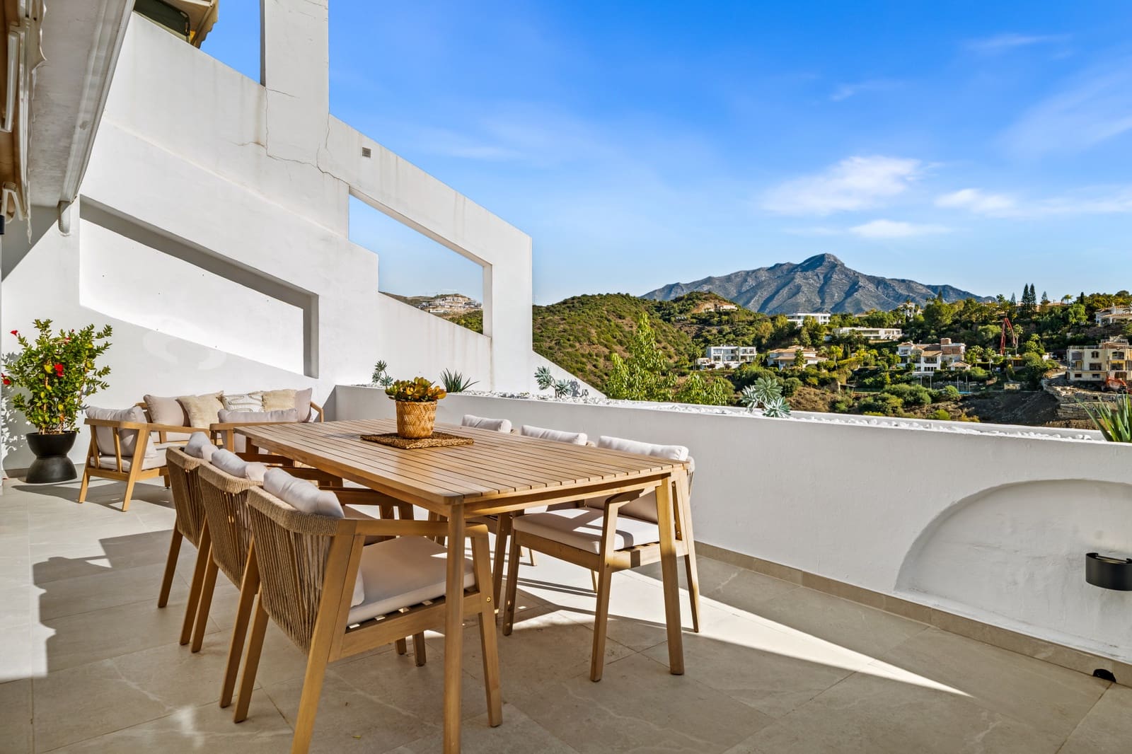 3 slaapkamer Appartement te koop in La Quinta met zwembad garage - € 899.000 (Ref: 9413764)
