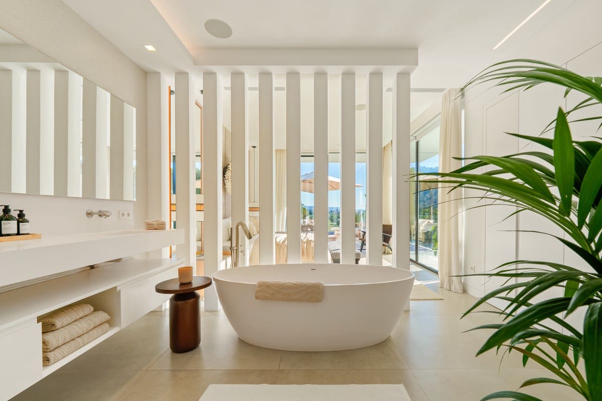 5 slaapkamer Villa te koop in Nueva Andalucia met zwembad garage - € 4.990.000 (Ref: 9415463)