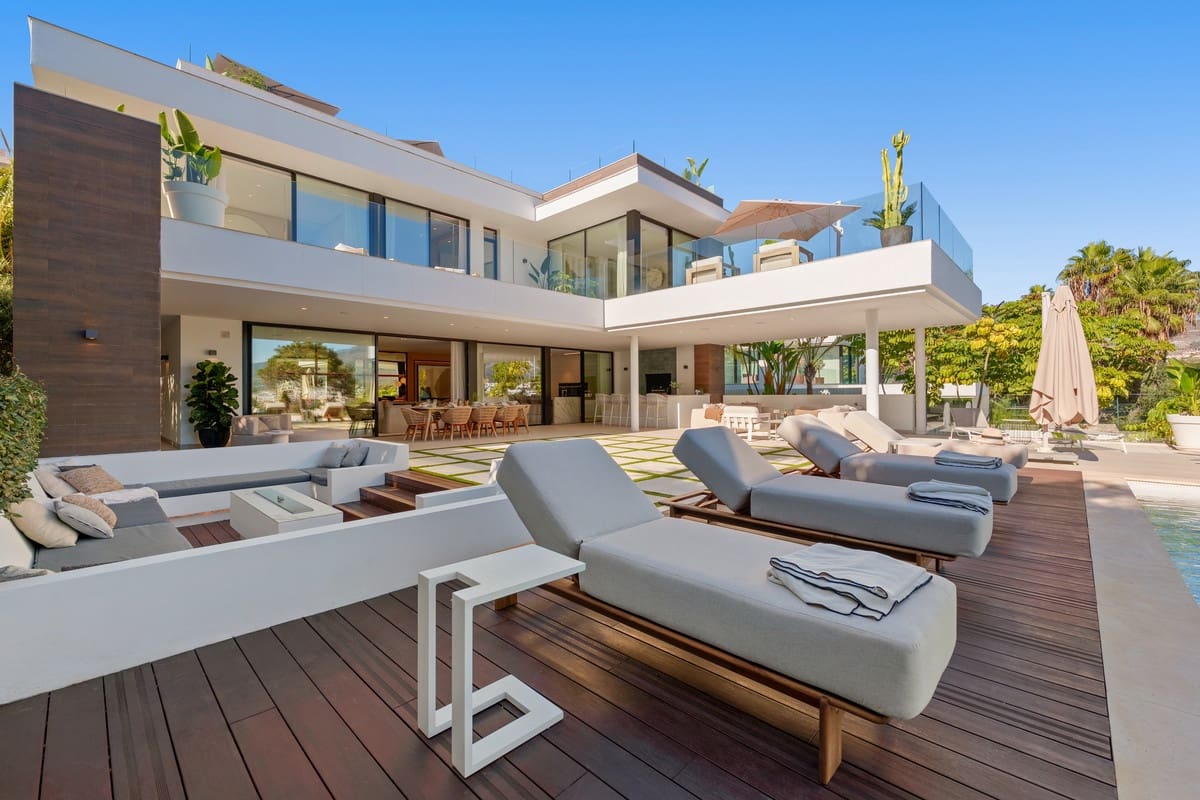 5 slaapkamer Villa te koop in Nueva Andalucia met zwembad garage - € 4.990.000 (Ref: 9415463)