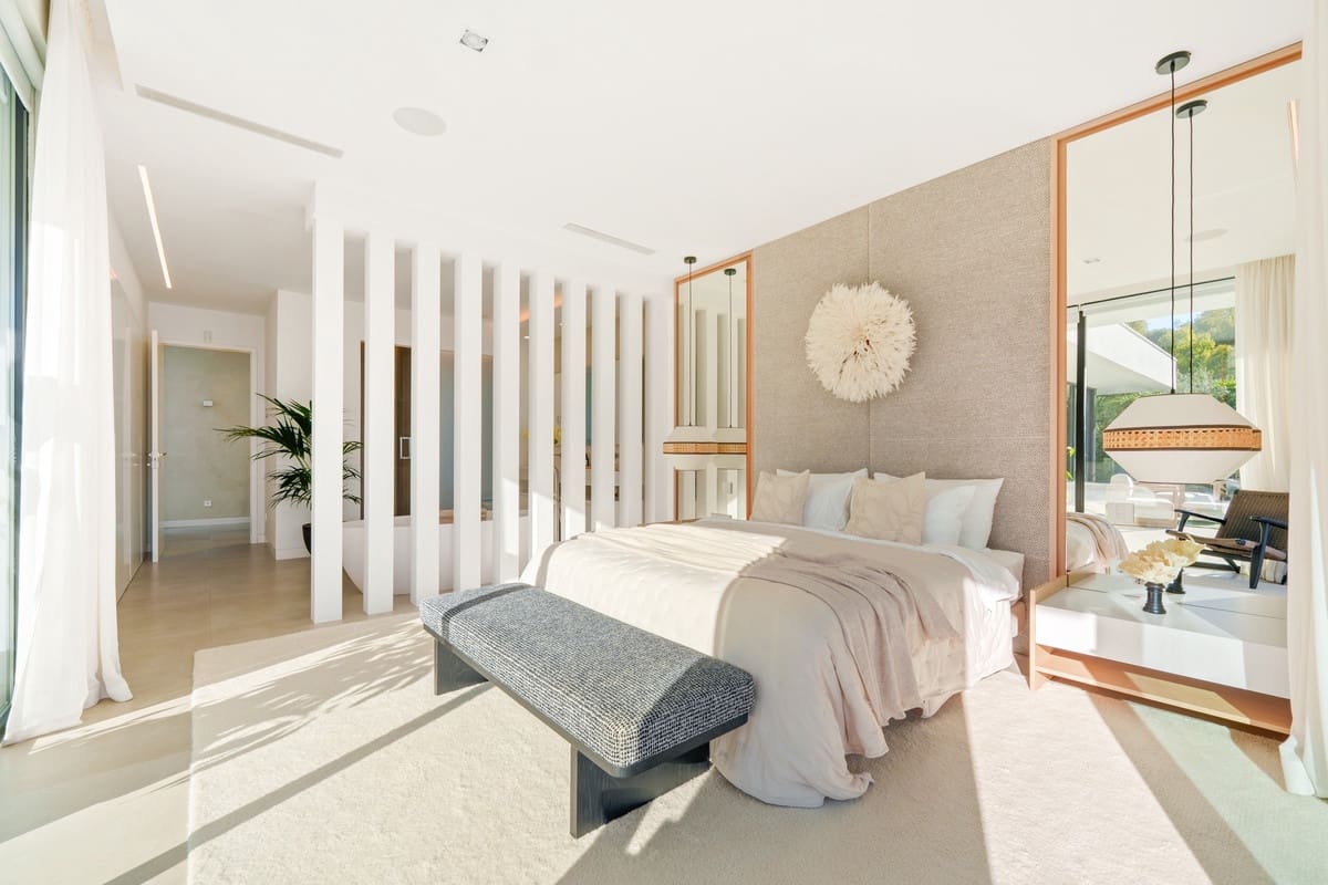 5 slaapkamer Villa te koop in Nueva Andalucia met zwembad garage - € 4.990.000 (Ref: 9415463)