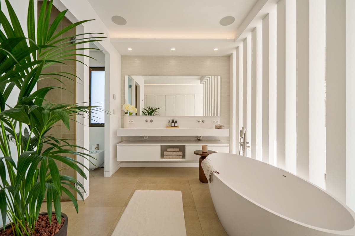 5 slaapkamer Villa te koop in Nueva Andalucia met zwembad garage - € 4.990.000 (Ref: 9415463)