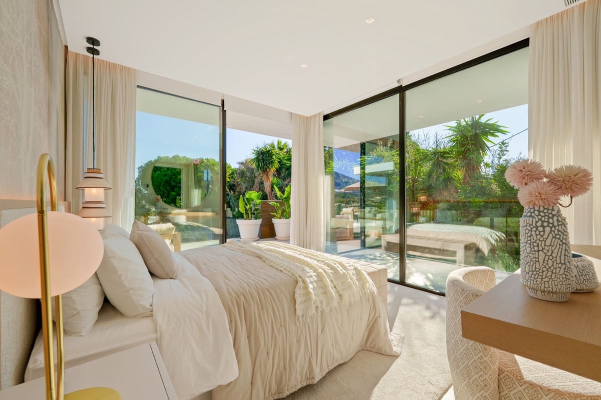 5 slaapkamer Villa te koop in Nueva Andalucia met zwembad garage - € 4.990.000 (Ref: 9415463)