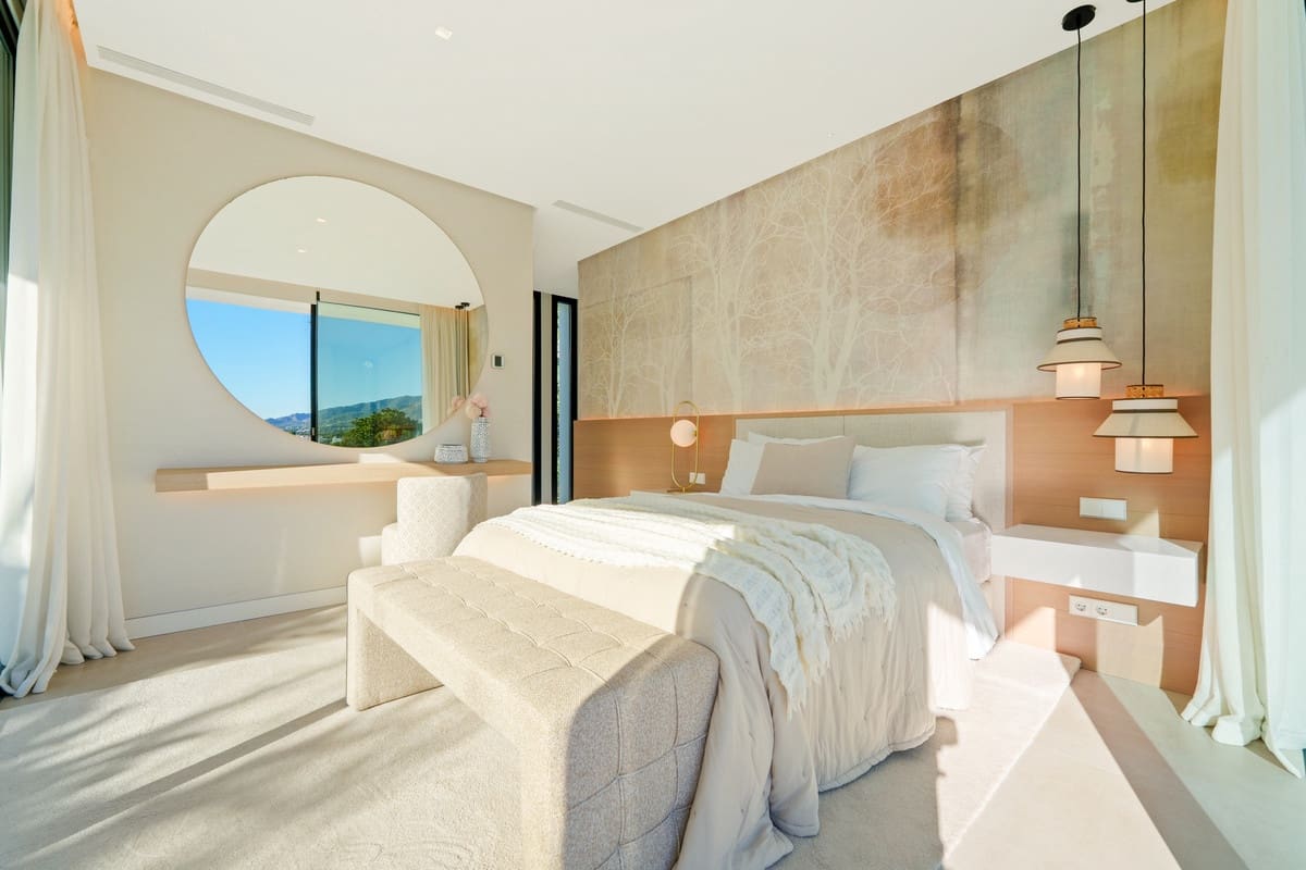 5 slaapkamer Villa te koop in Nueva Andalucia met zwembad garage - € 4.990.000 (Ref: 9415463)