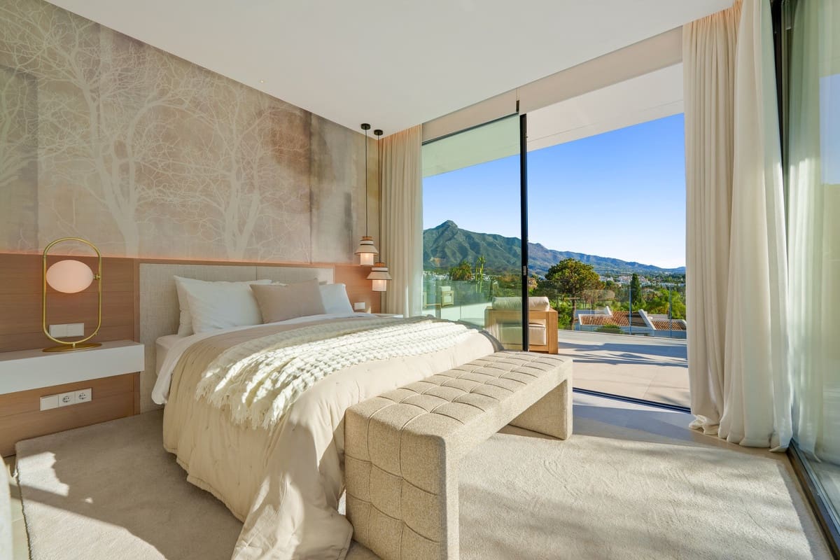 5 slaapkamer Villa te koop in Nueva Andalucia met zwembad garage - € 4.990.000 (Ref: 9415463)