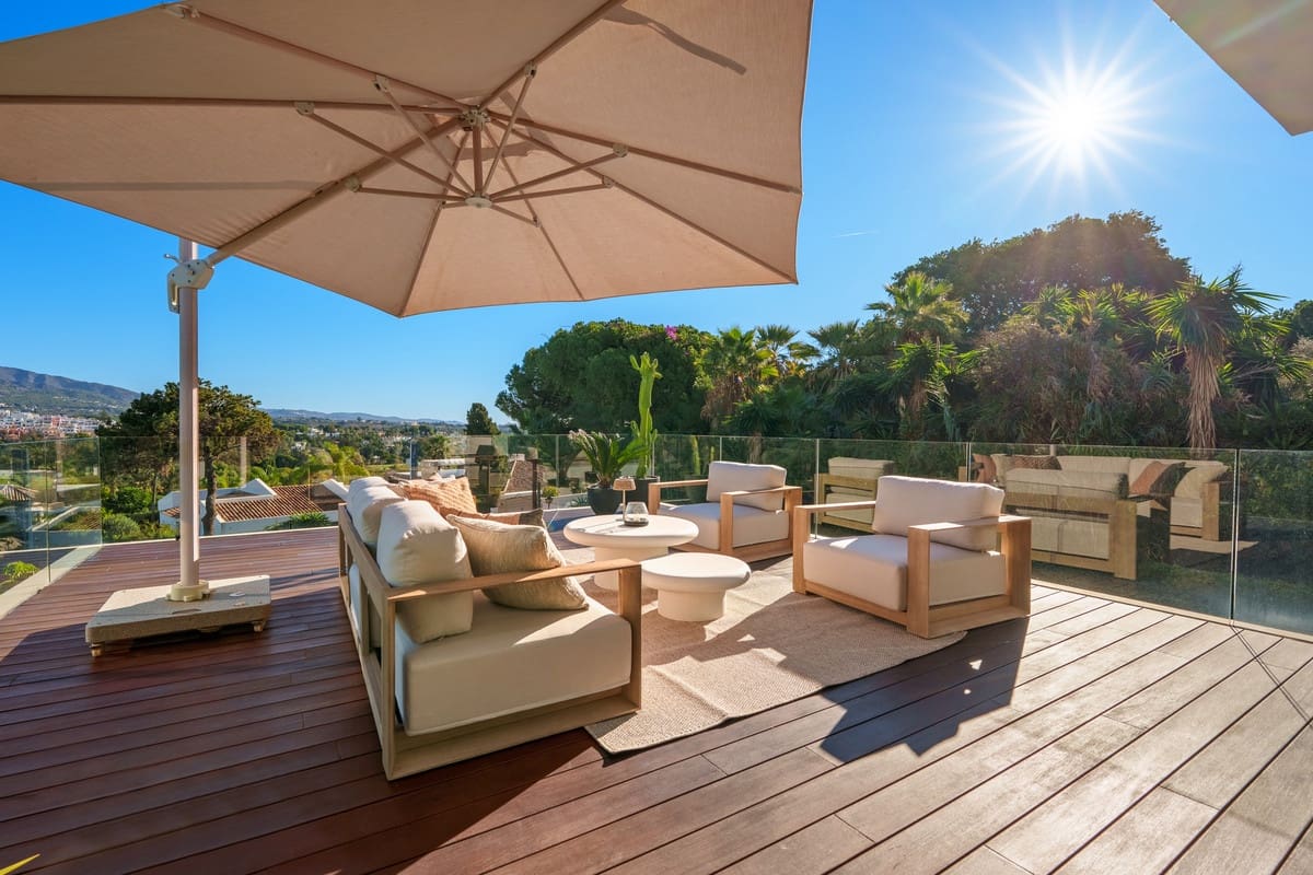 5 slaapkamer Villa te koop in Nueva Andalucia met zwembad garage - € 4.990.000 (Ref: 9415463)