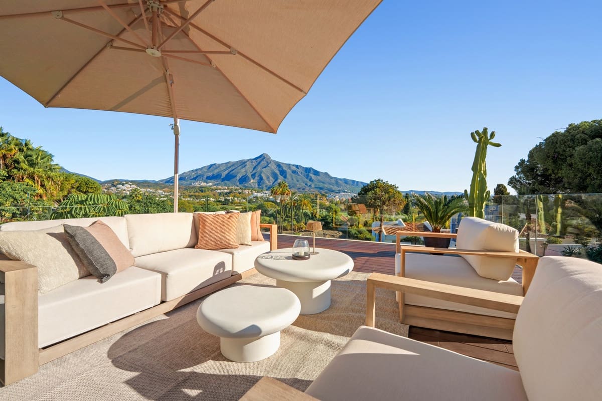 5 slaapkamer Villa te koop in Nueva Andalucia met zwembad garage - € 4.990.000 (Ref: 9415463)