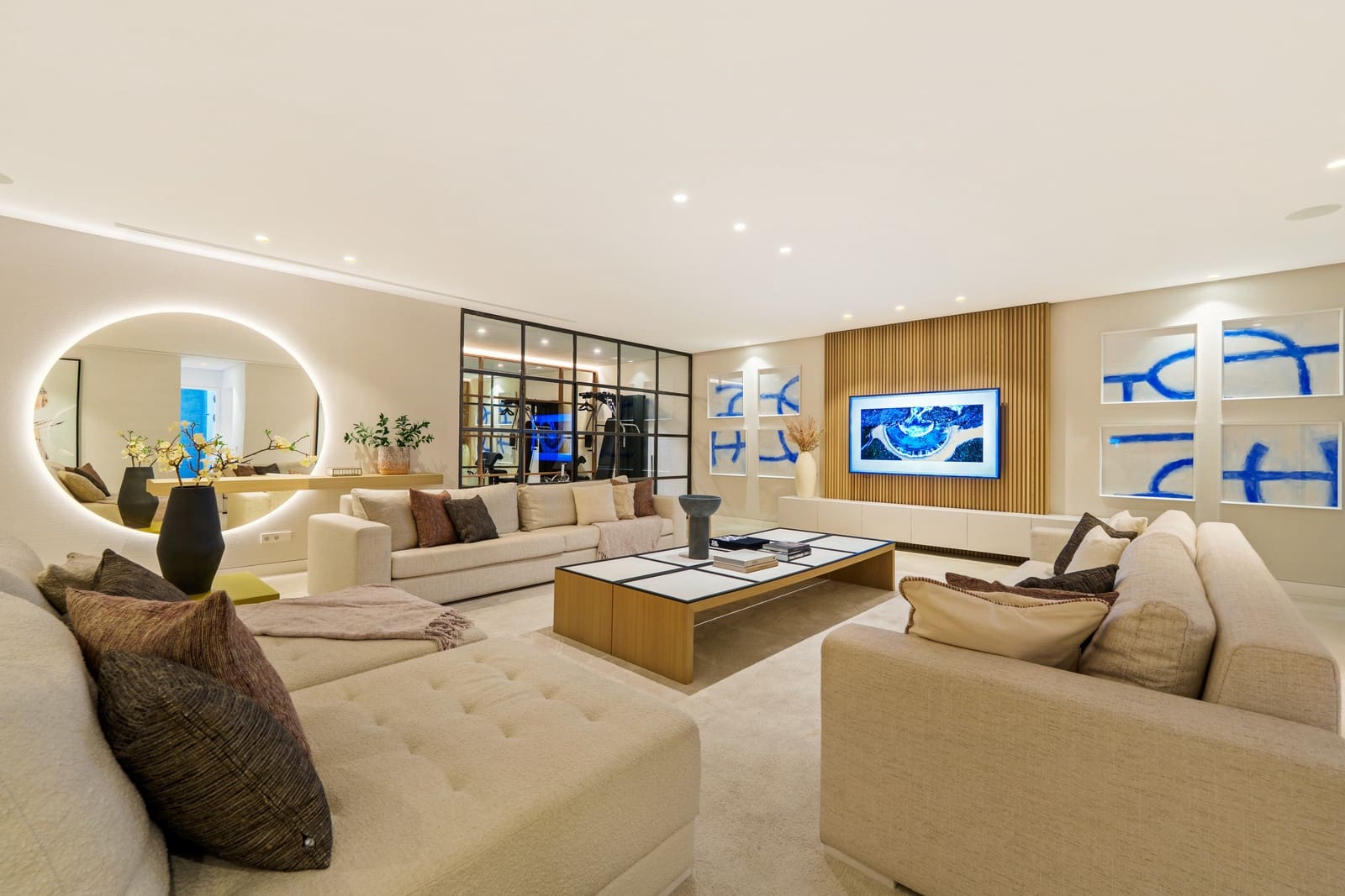 5 slaapkamer Villa te koop in Nueva Andalucia met zwembad garage - € 4.990.000 (Ref: 9415463)