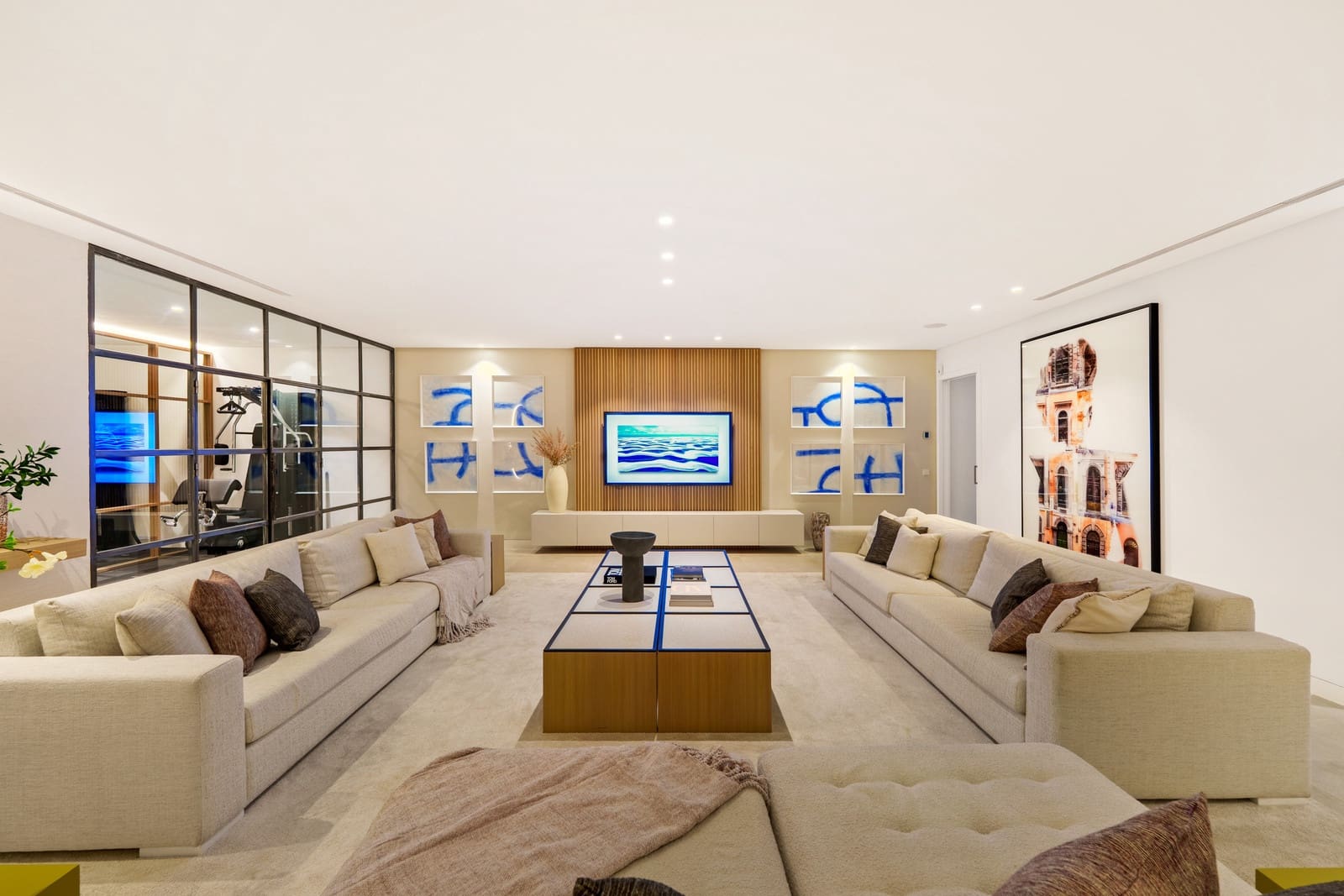 5 slaapkamer Villa te koop in Nueva Andalucia met zwembad garage - € 4.990.000 (Ref: 9415463)