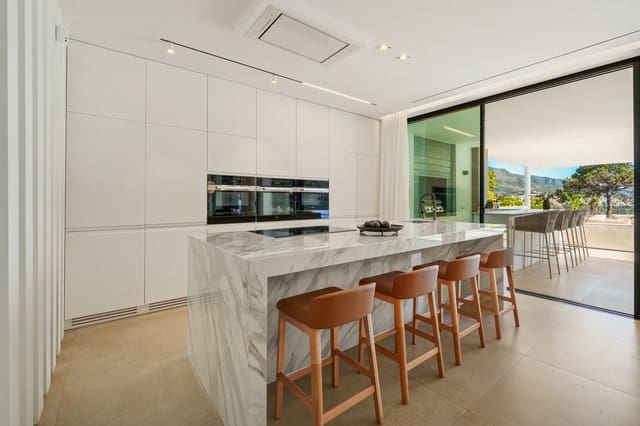 5 sypialnia Willa na sprzedaż w Las Brisas, Marbella z basenem garażem - 4 990 000 € (Ref: 9415463)