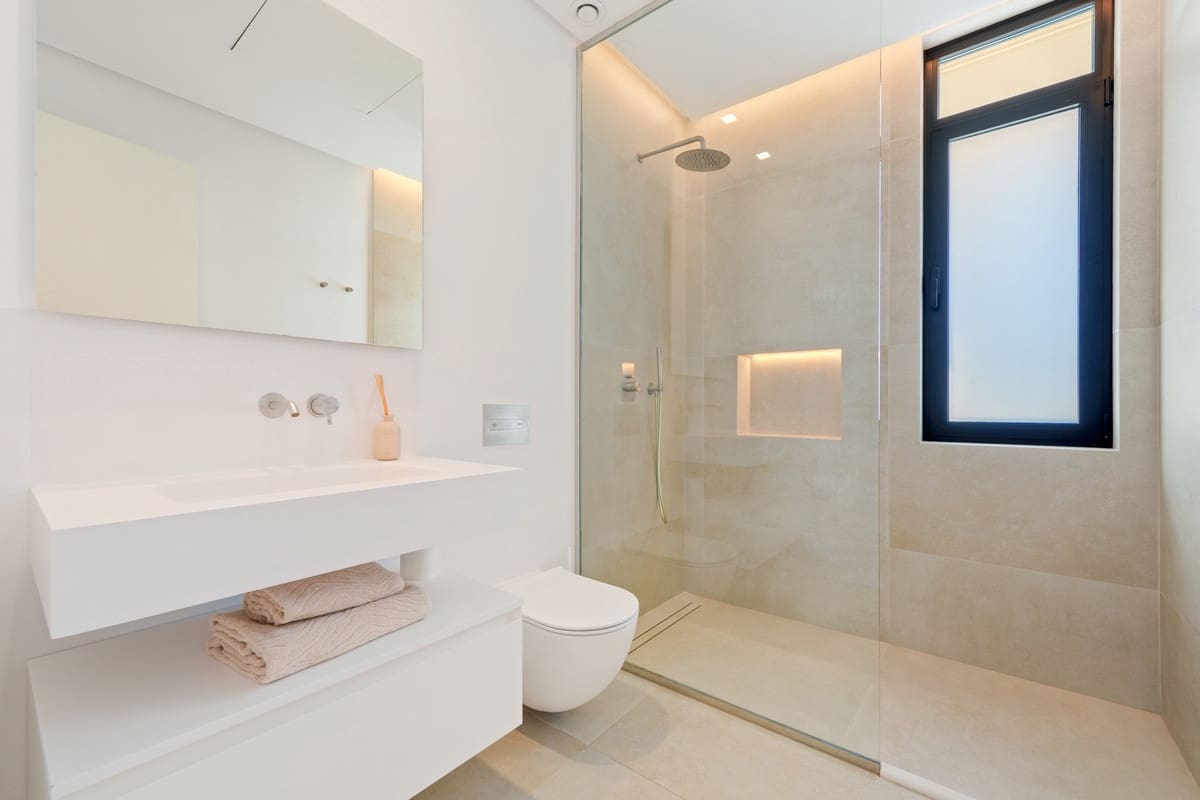 5 slaapkamer Villa te koop in Nueva Andalucia met zwembad garage - € 4.990.000 (Ref: 9415463)