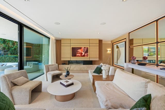 5 sypialnia Willa na sprzedaż w Las Brisas, Marbella z basenem garażem - 4 990 000 € (Ref: 9415463)
