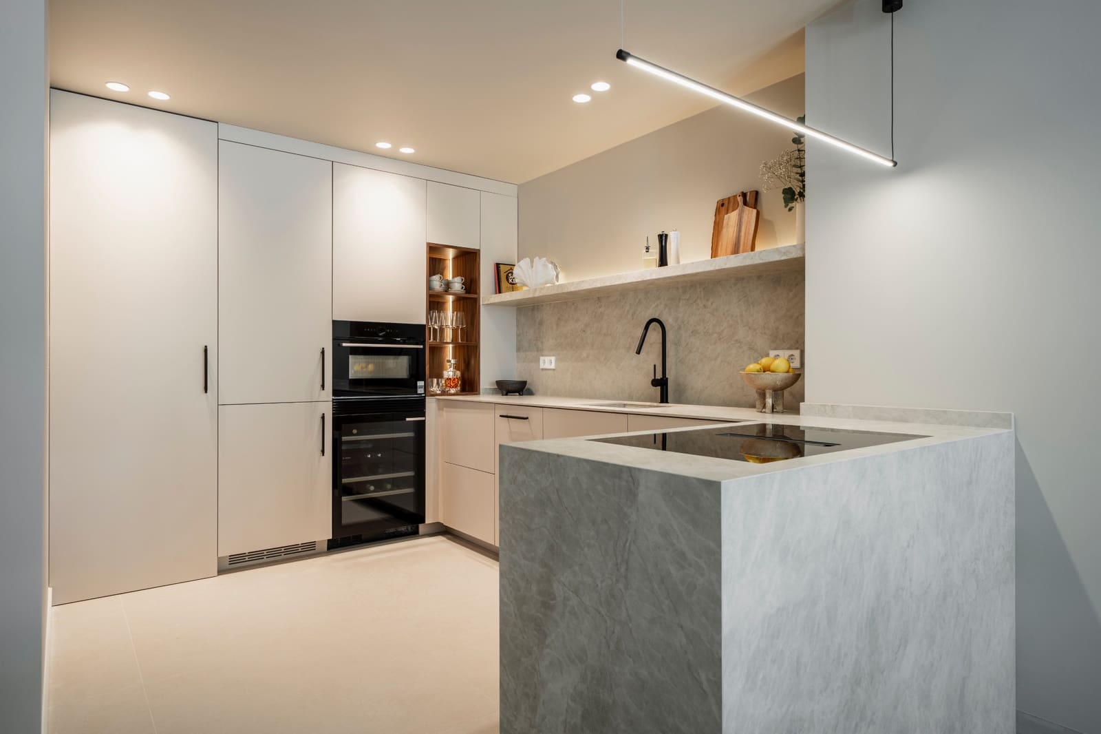 3 bedroom Apartment for sale in La Quinta with pool garage - € 849,000 (Ref: 9426951)