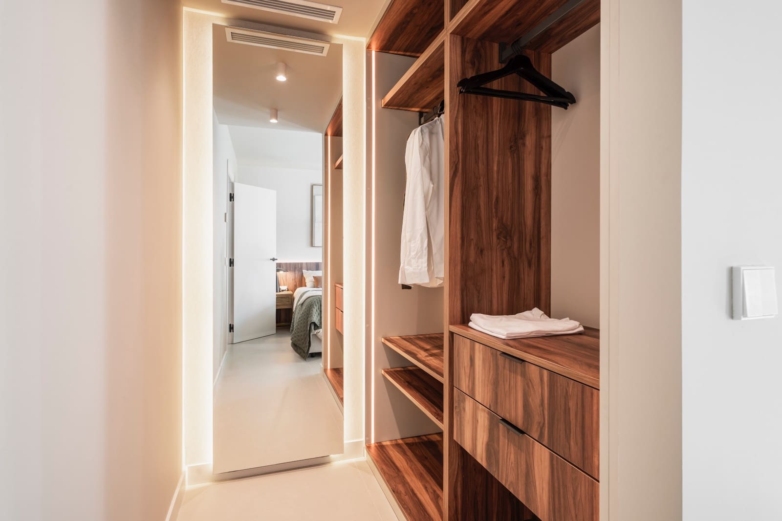 3 bedroom Apartment for sale in La Quinta with pool garage - € 849,000 (Ref: 9426951)