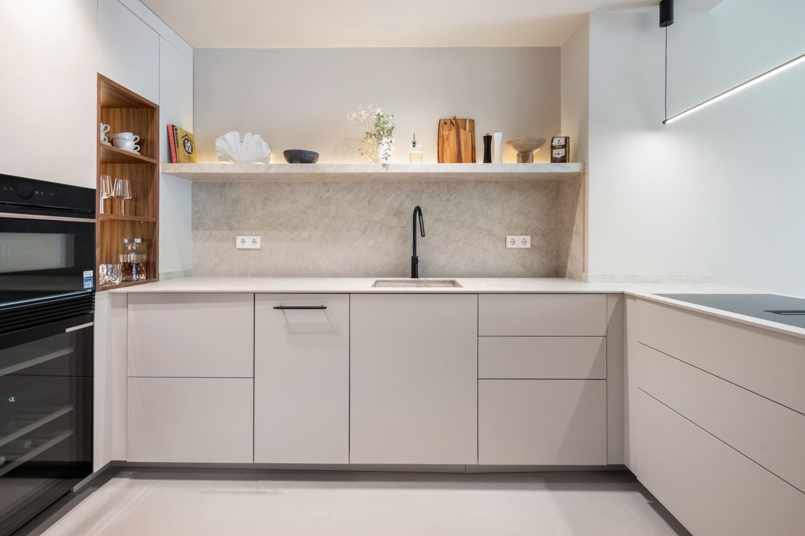 3 bedroom Apartment for sale in La Quinta with pool garage - € 849,000 (Ref: 9426951)