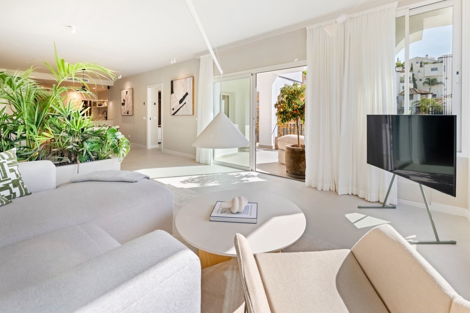 3 bedroom Apartment for sale in La Quinta with pool garage - € 849,000 (Ref: 9426951)