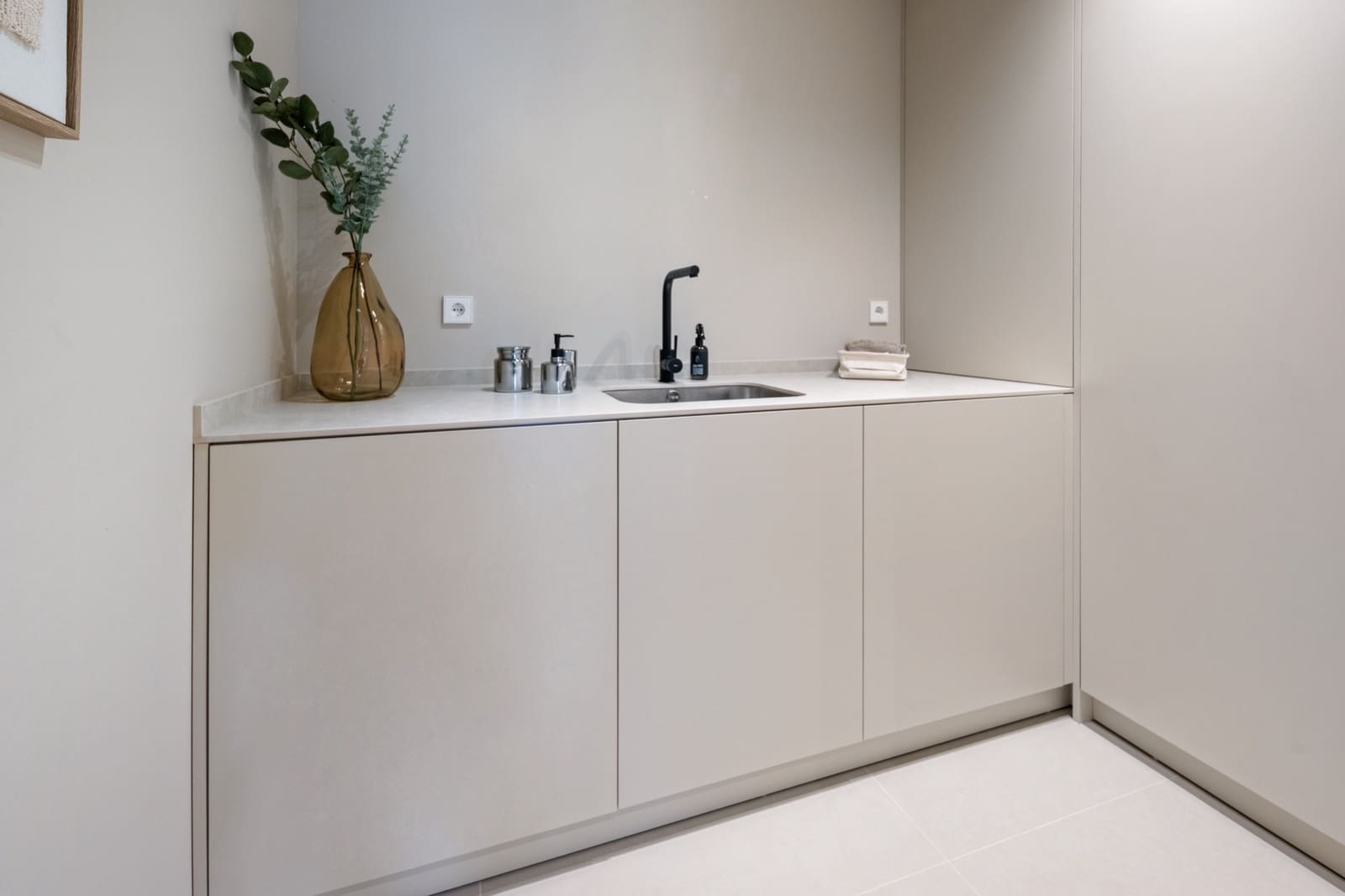 3 bedroom Apartment for sale in La Quinta with pool garage - € 849,000 (Ref: 9426951)