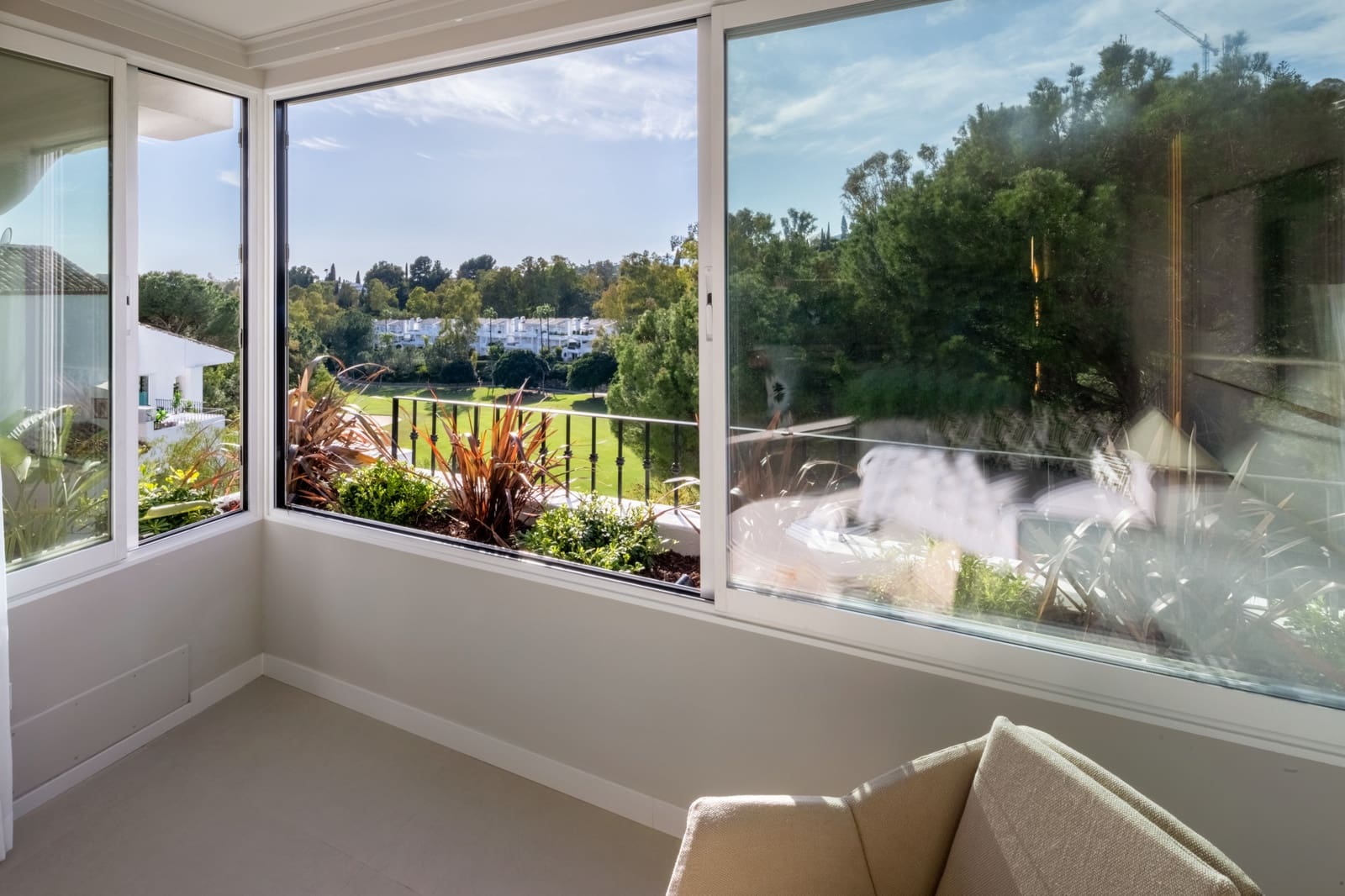 3 bedroom Apartment for sale in La Quinta with pool garage - € 849,000 (Ref: 9426951)