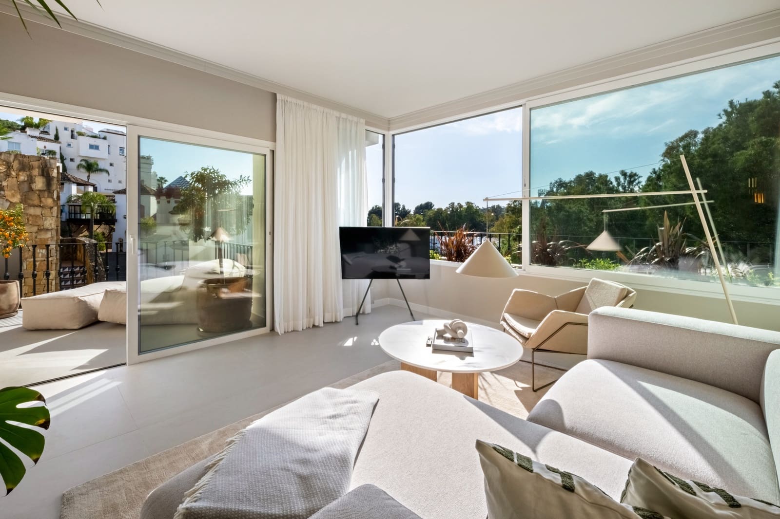 3 bedroom Apartment for sale in La Quinta with pool garage - € 849,000 (Ref: 9426951)