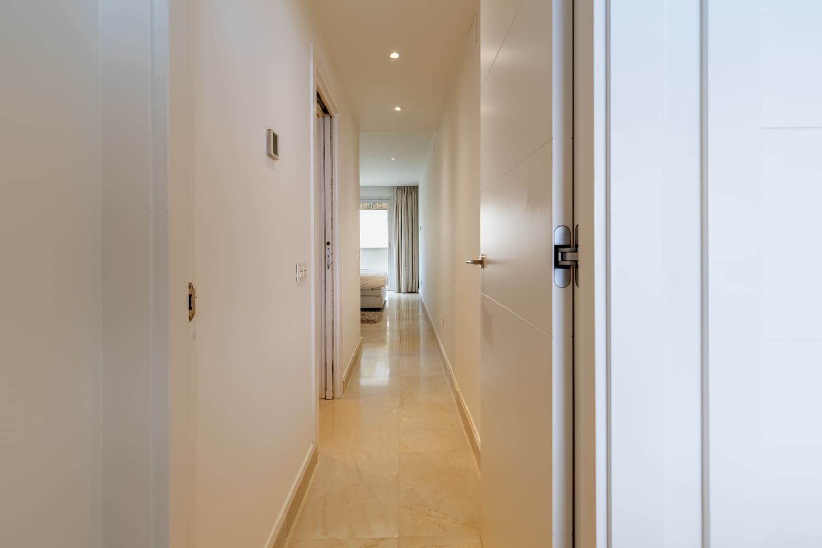 2 slaapkamer Appartement te koop in Marbella met zwembad garage - € 845.000 (Ref: 9431251)