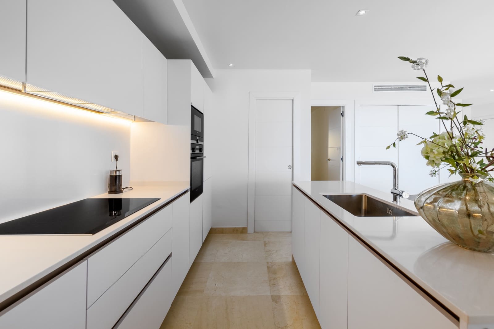 2 bedroom Apartment for sale in Marbella with pool garage - € 845,000 (Ref: 9431251)