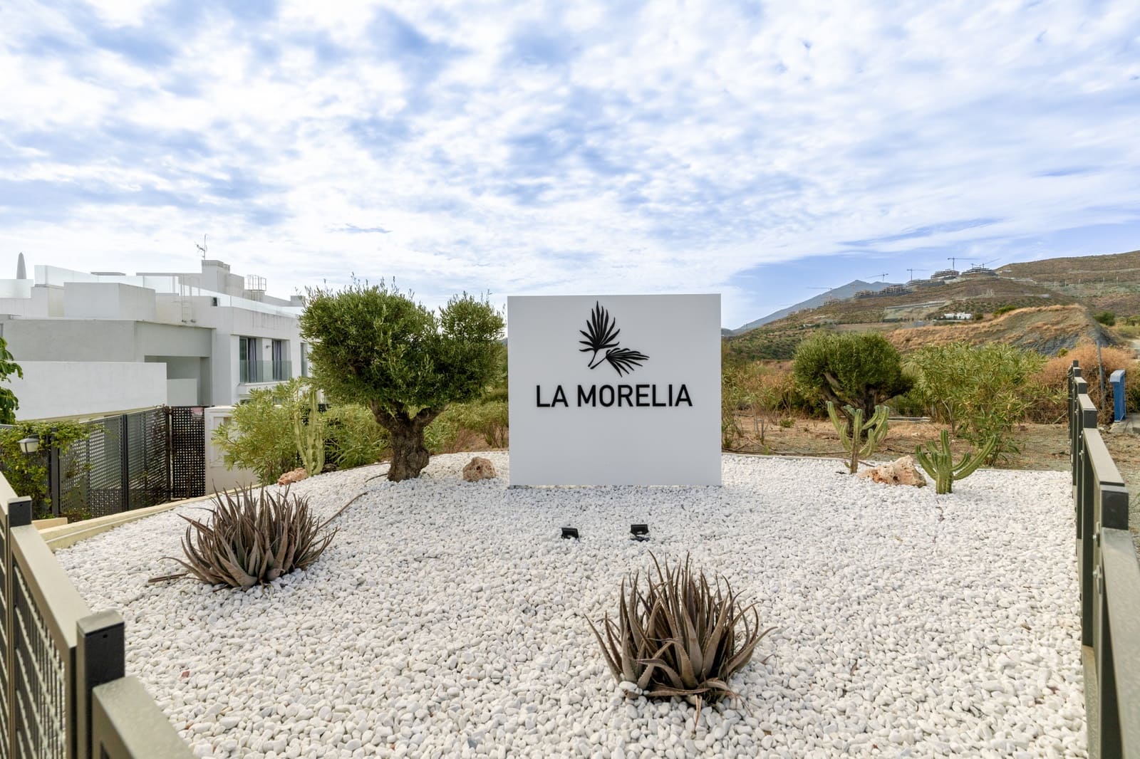2 bedroom Apartment for sale in Marbella with pool garage - € 845,000 (Ref: 9431251)