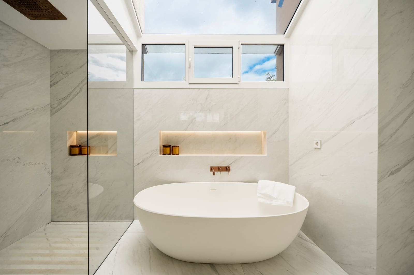 3 sypialnia Penthouse na sprzedaż w Benahavis z basenem garażem - 925 000 € (Ref: 9433019)