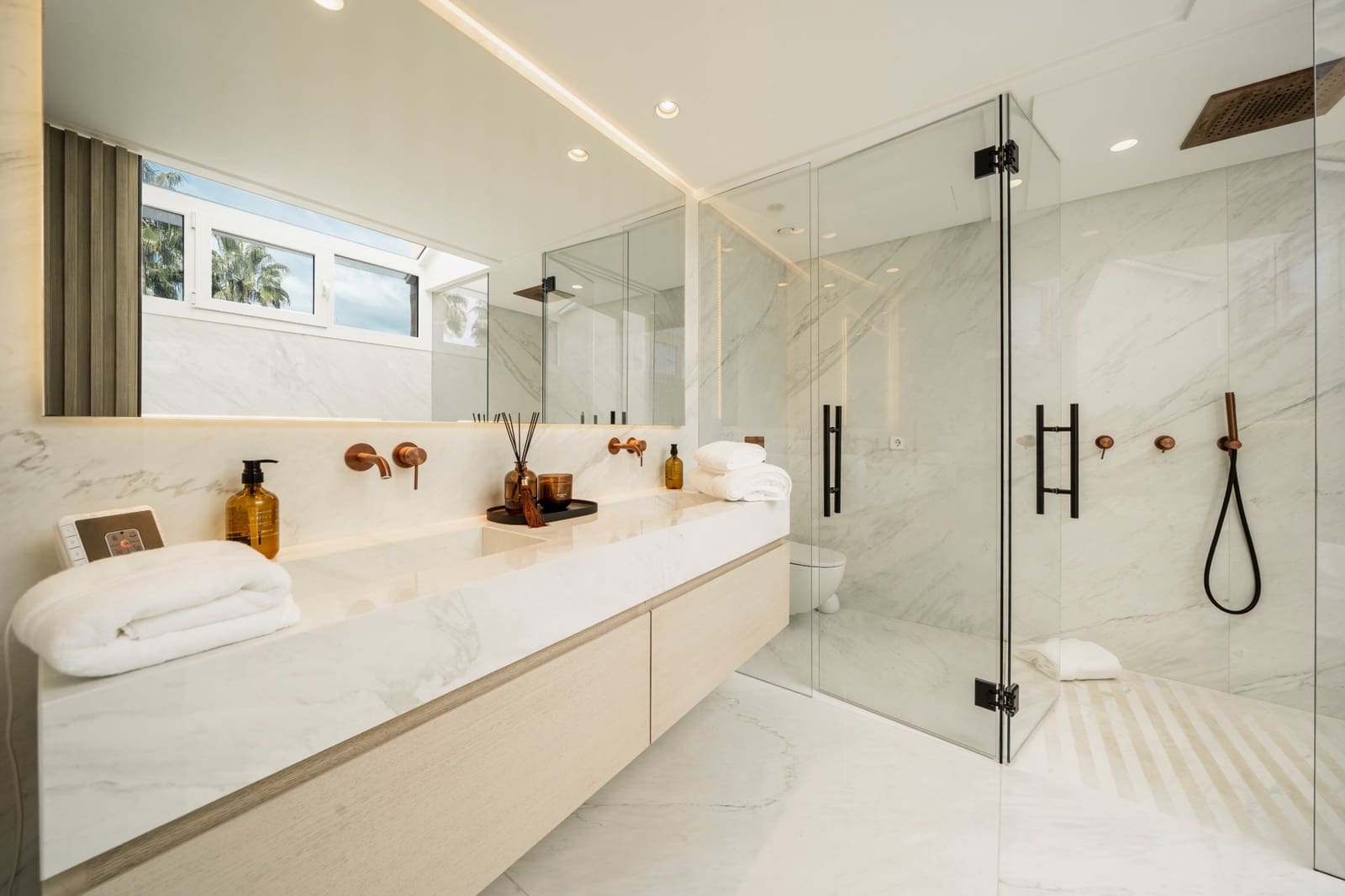 3 sypialnia Penthouse na sprzedaż w Benahavis z basenem garażem - 925 000 € (Ref: 9433019)