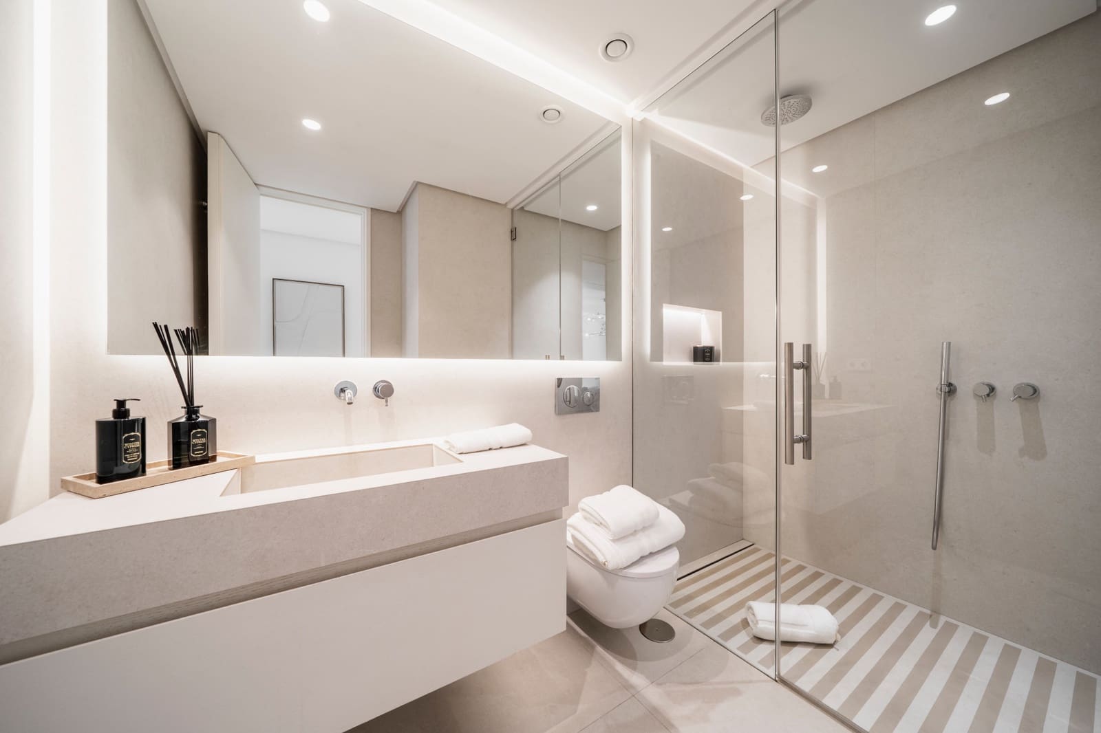 3 sypialnia Penthouse na sprzedaż w Benahavis z basenem garażem - 925 000 € (Ref: 9433019)