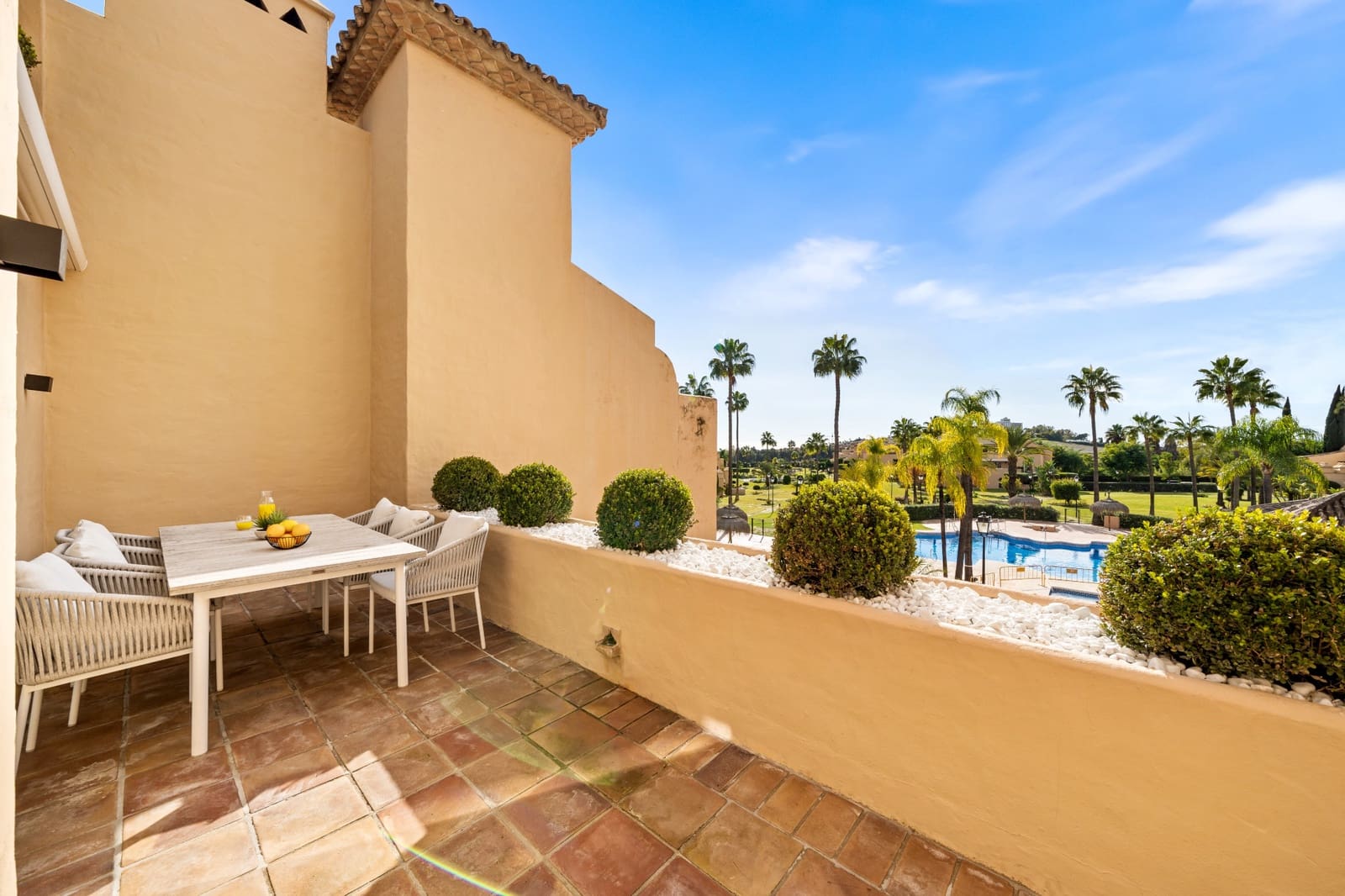 3 chambre Penthouse à vendre à Benahavis avec piscine garage - 925 000 € (Ref: 9433019)