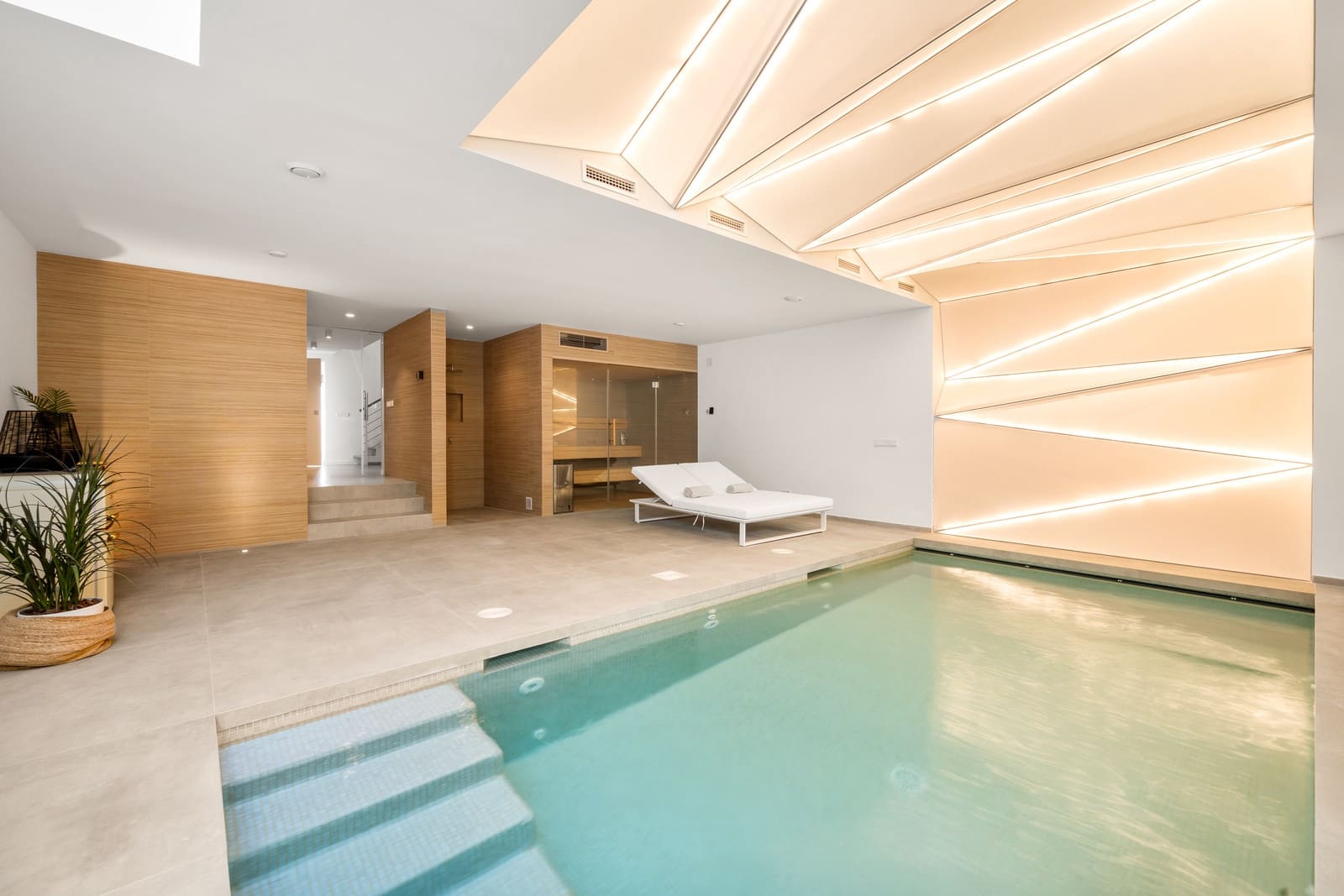 5 sypialnia Willa na sprzedaż w New Golden Mile z basenem garażem - 6 200 000 € (Ref: 9446122)