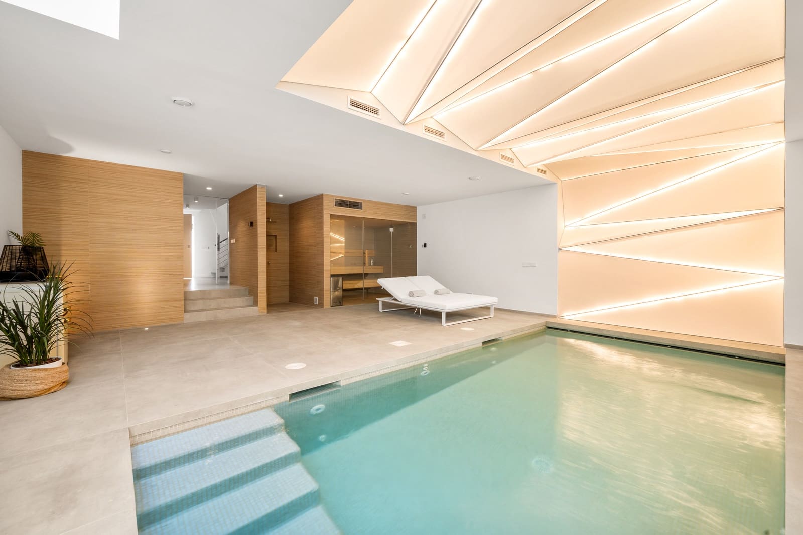 5 slaapkamer Villa te koop in Estepona met zwembad garage - € 5.995.000 (Ref: 9446122)