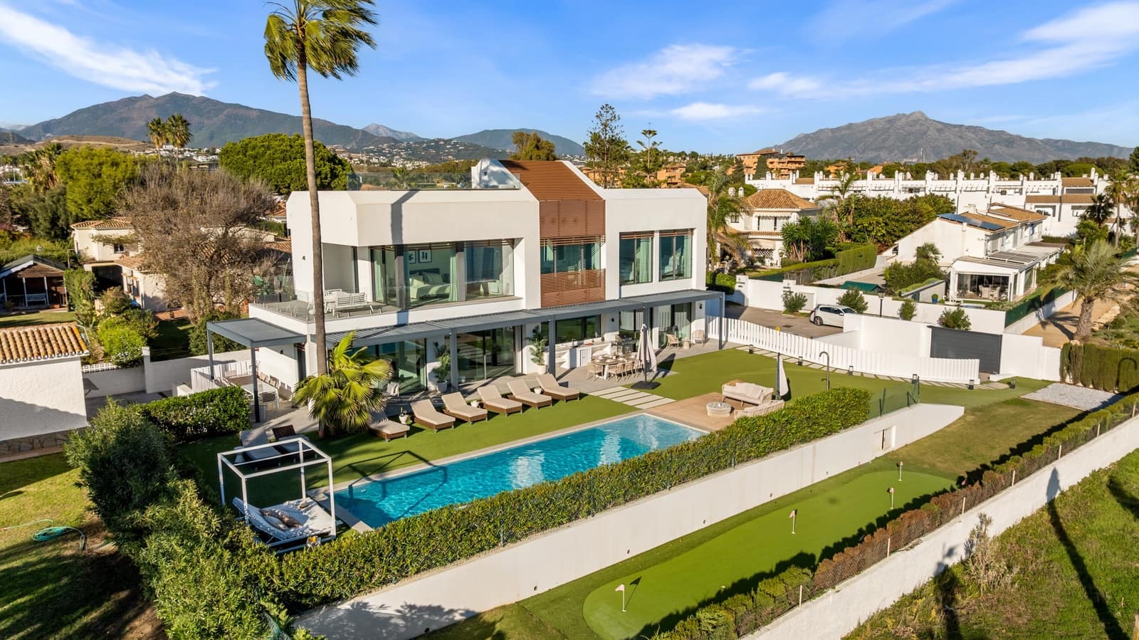 5 slaapkamer Villa te koop in Estepona met zwembad garage - € 5.995.000 (Ref: 9446122)