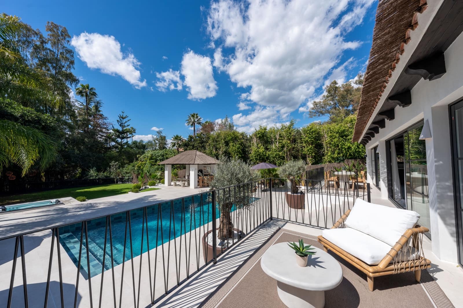 5 slaapkamer Villa te koop in Nueva Andalucia met zwembad garage - € 4.290.000 (Ref: 9551053)