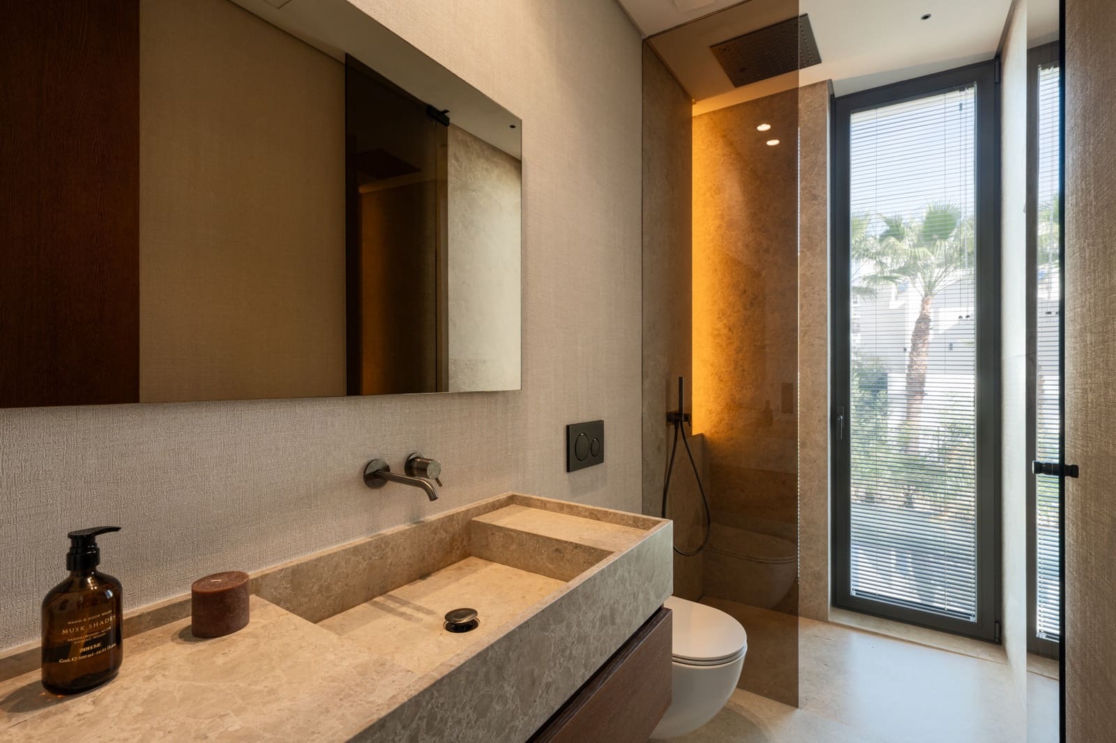6 bedroom Villa for sale in La Quinta with pool garage - € 7,395,000 (Ref: 9551054)
