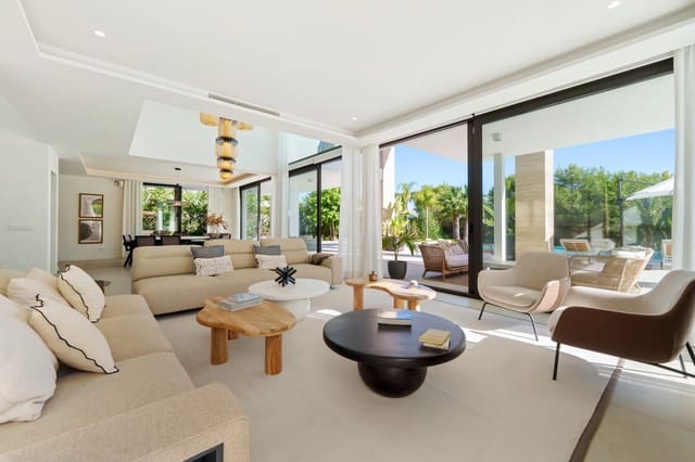 Chalet de 6 habitaciones en Lomas De Marbella, Marbella en venta con piscina garaje - 5.900.000 € (Ref: 9574072)