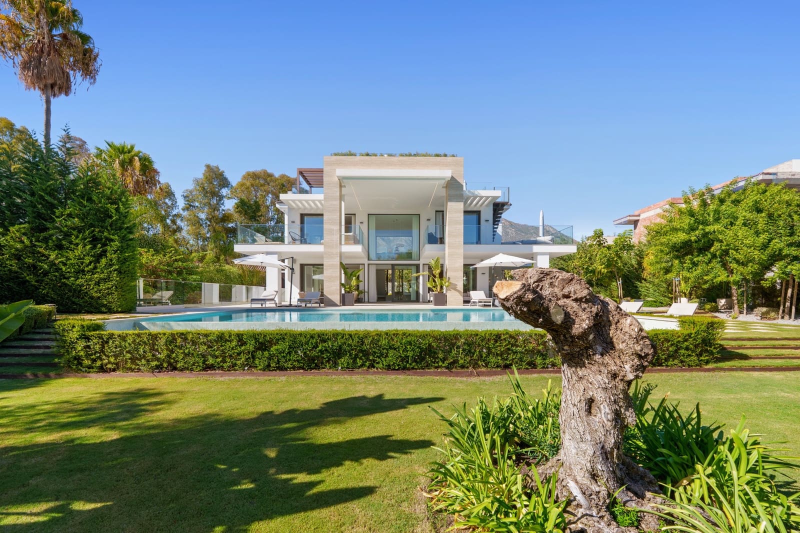 6 makuuhuone Huvila myytävänä paikassa Golden Mile mukana uima-altaan 
autotalli - 5 900 000 € (Ref: 9574072)