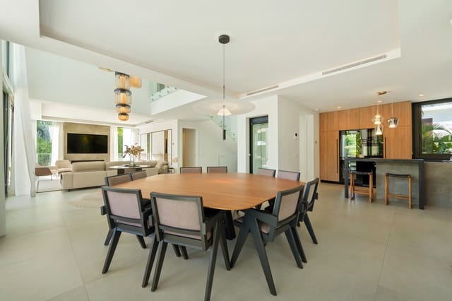 6 bedroom Villa for sale in Lomas De Marbella, Marbella with pool garage - € 5,900,000 (Ref: 9574072)