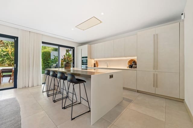 5 chambre Villa/Maison à vendre à Puerto Banus, Marbella avec piscine garage - 4 895 000 € (Ref: 9574074)