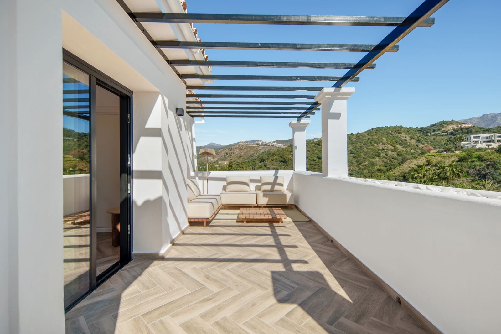 Ático de 3 habitaciones en La Quinta en venta con piscina garaje - 965.000 € (Ref: 9644595)