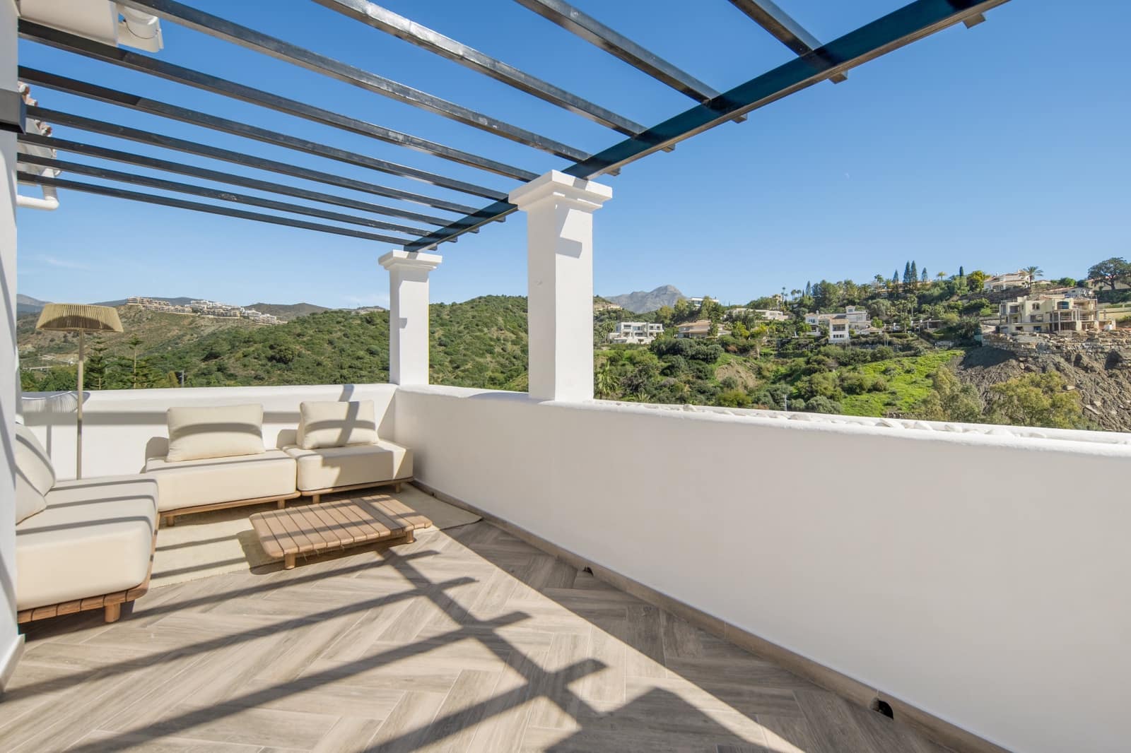 Ático de 3 habitaciones en La Quinta en venta con piscina garaje - 965.000 € (Ref: 9644595)