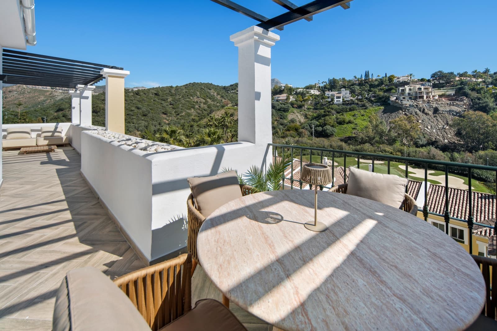 3 sovrum Takvåning till salu i La Quinta med pool garage - 920 000 € (Ref: 9644595)