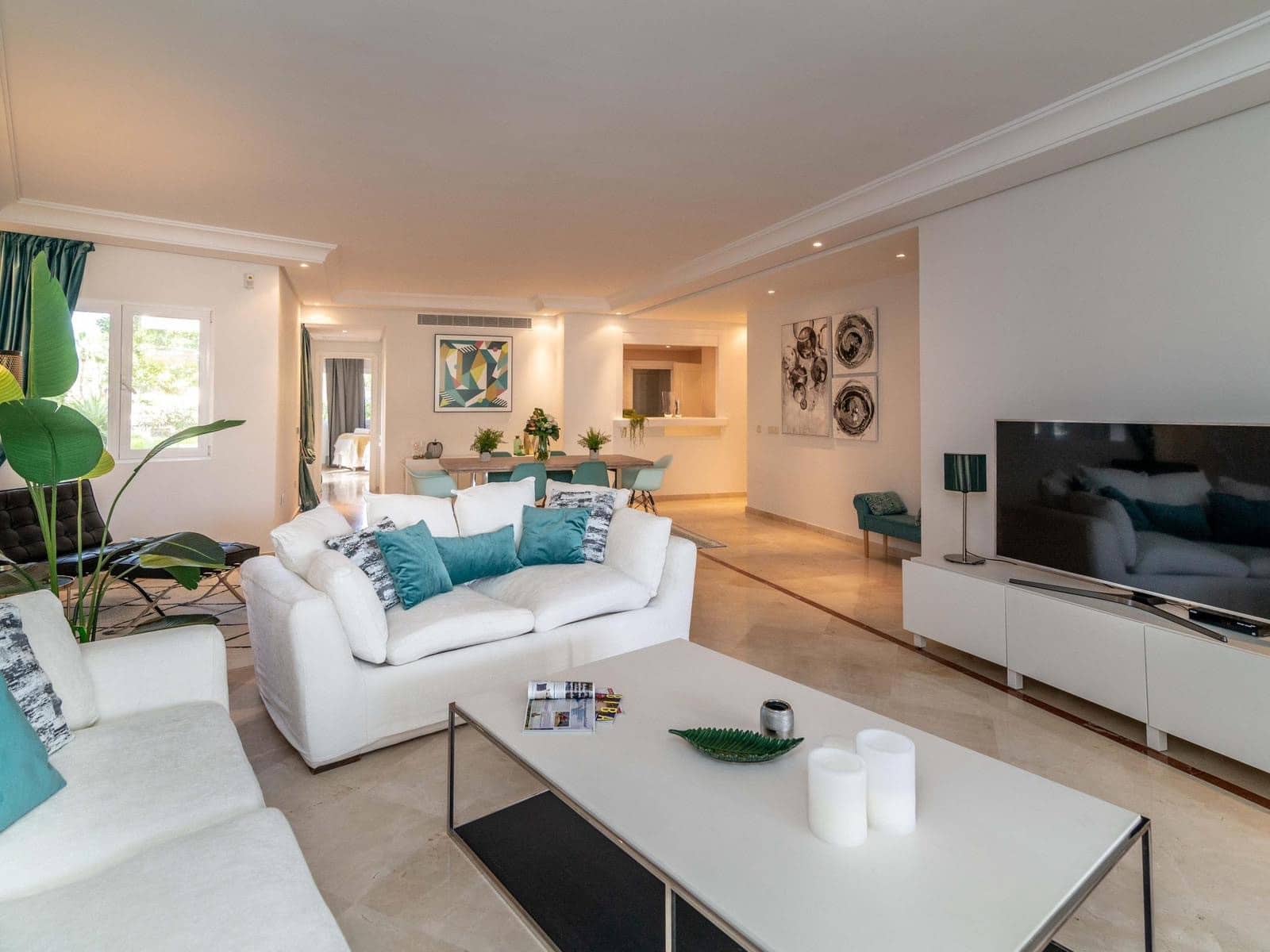 Apartamento de 2 habitaciones en Marbella en alquiler con piscina garaje - 2.500 € (Ref: 9683399)