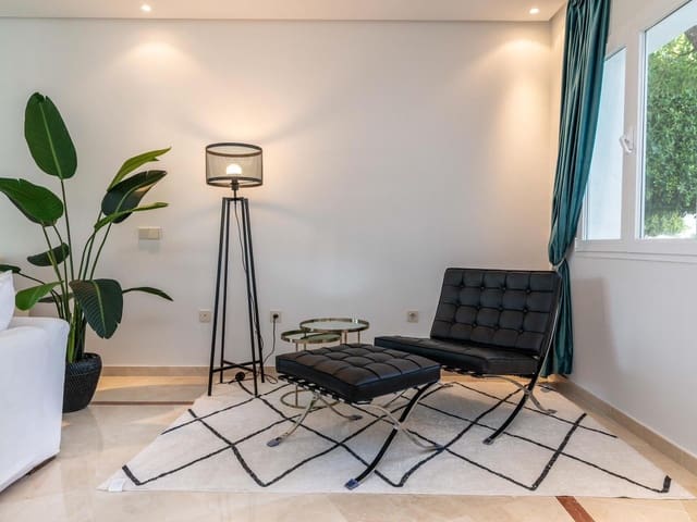 Apartamento de 2 habitaciones en Marbella en alquiler con piscina garaje - 2.500 € (Ref: 9683399)