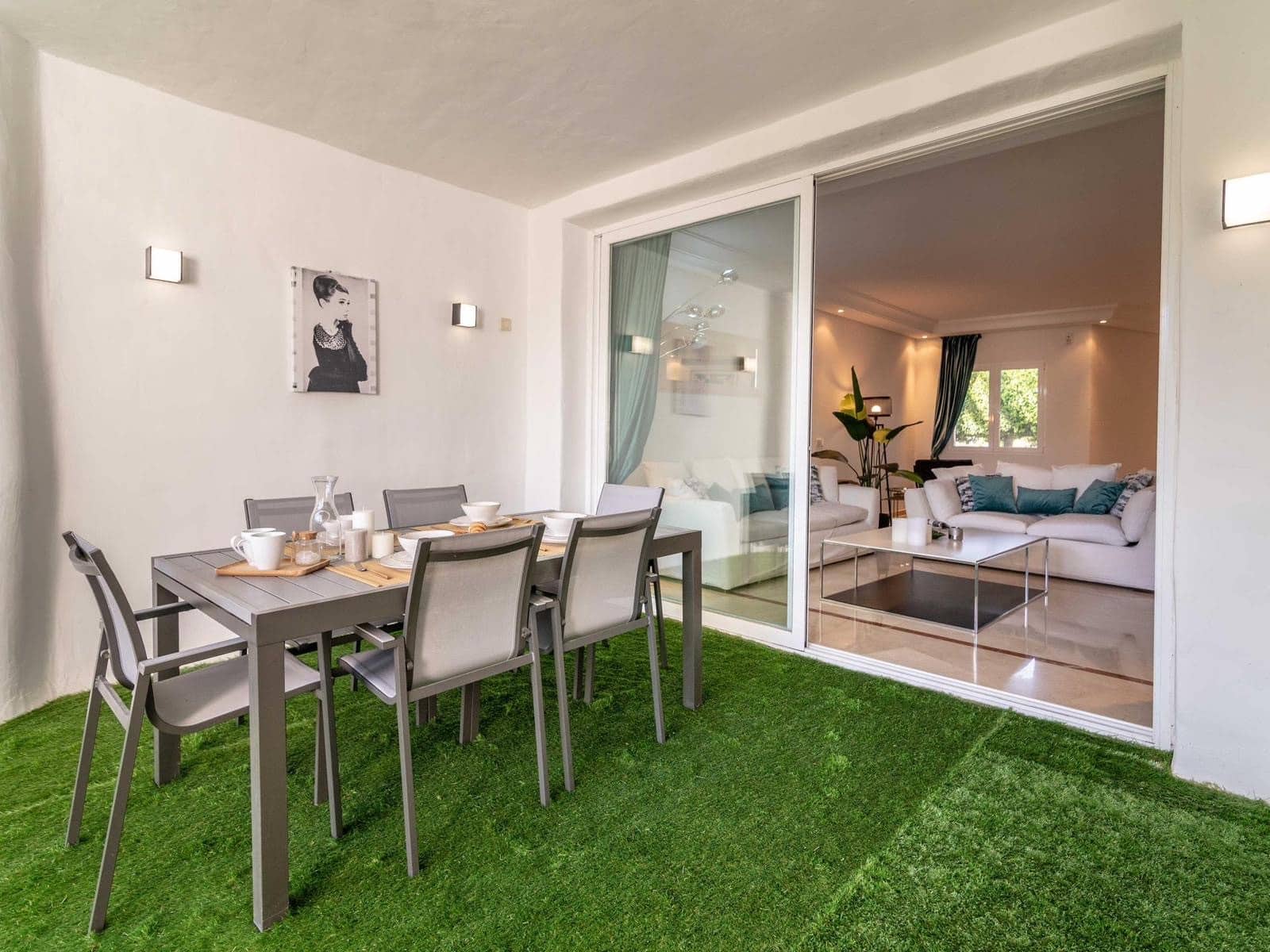 Apartamento de 2 habitaciones en Marbella en alquiler con piscina garaje - 2.500 € (Ref: 9683399)