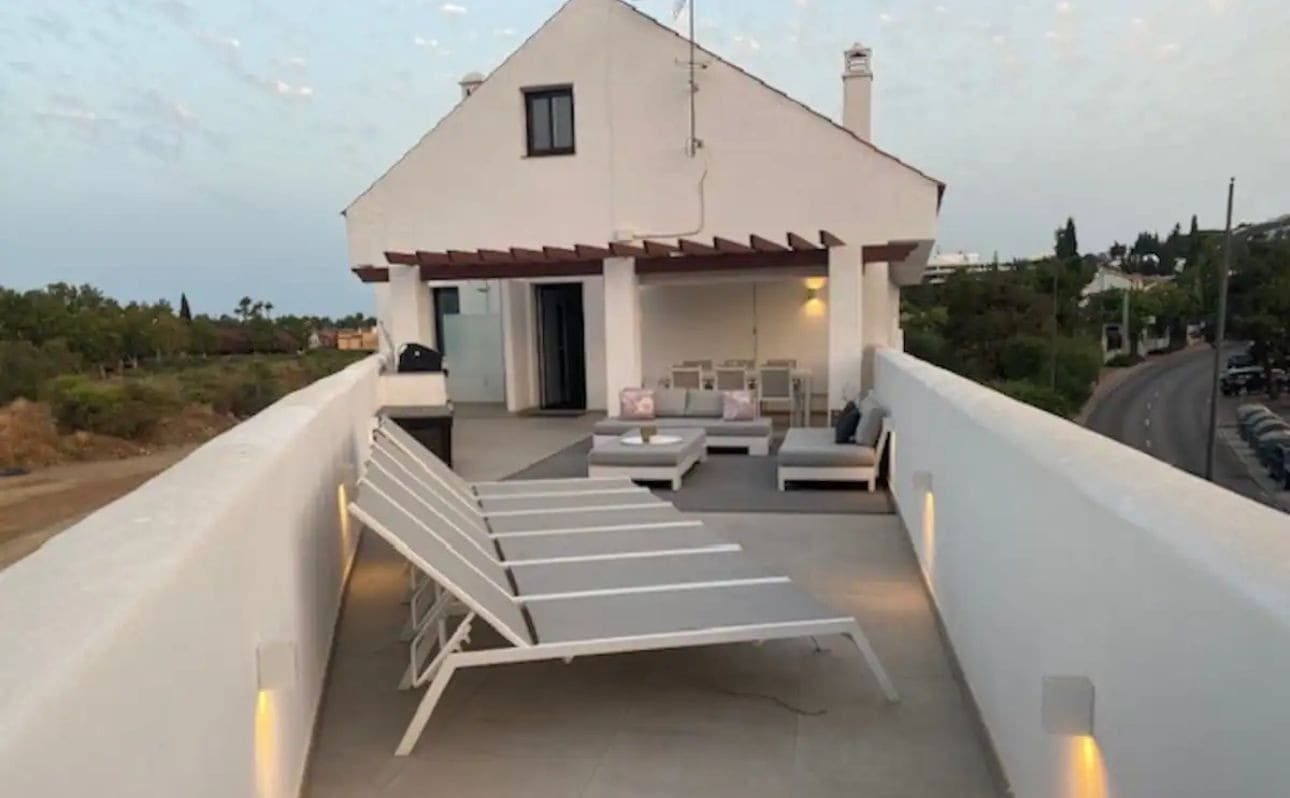 Ático de 4 habitaciones en Marbella en alquiler con piscina garaje - 5.000 € (Ref: 9683401)